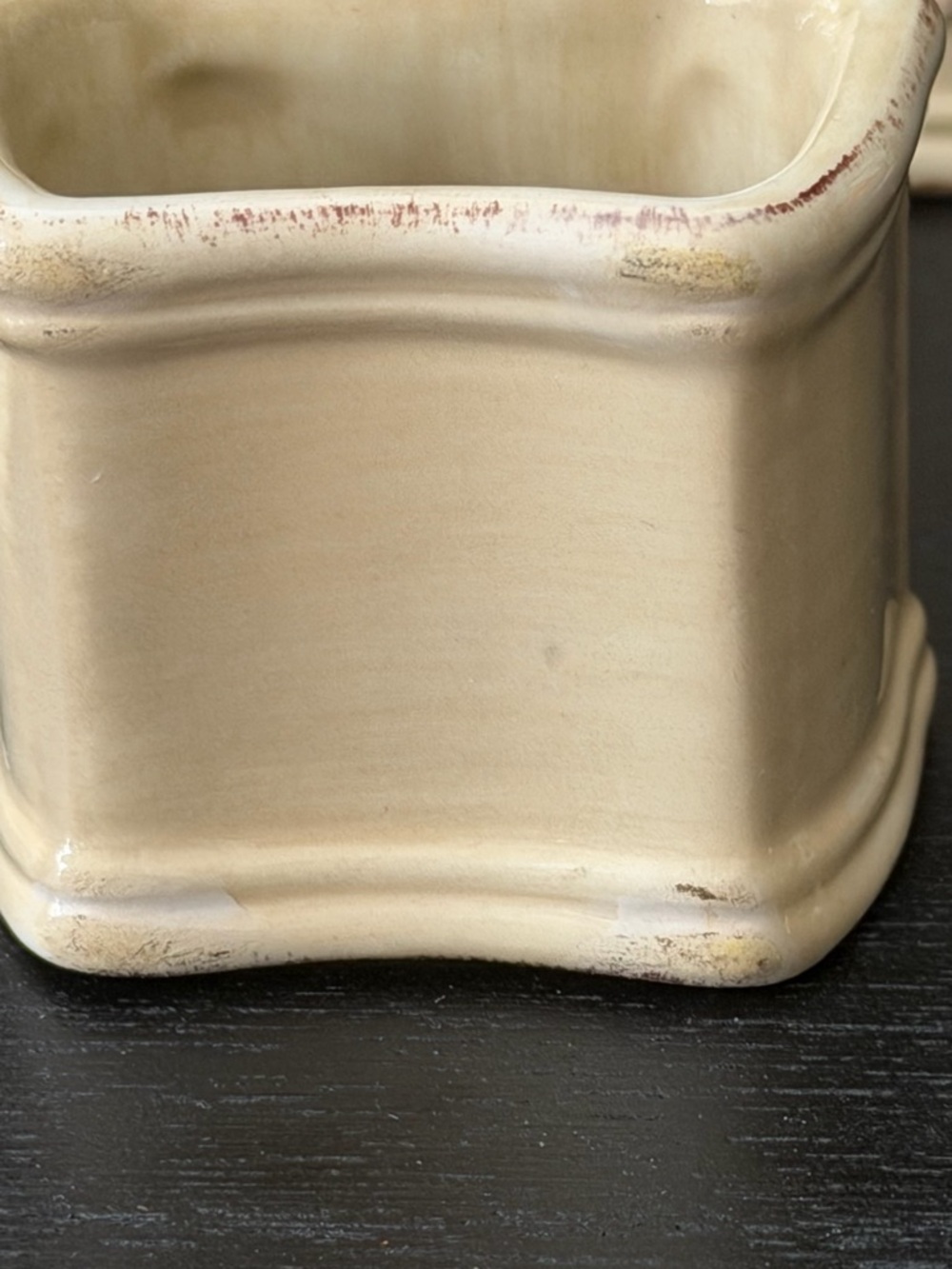 Artimino Beige Fleur-de-Lis Ceramic set of 4 napkin rings - Picture 4 of 12